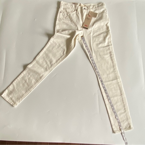 Levi’s Size 30 X 32 Women’s Mid Rise Tummy Slimming Shapes Hip And Thigh… - Picture 5 of 8